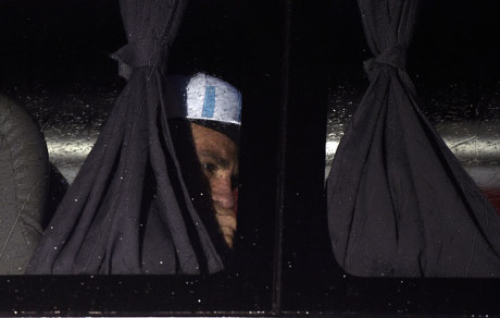 Fan doi mua khoc loc, dang bieu ngu cau xin Messi dung roi doi tuyen - Anh 7