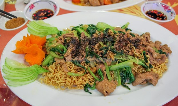 Hồng Ngọc Foody: Mì xào bò (rau cải)