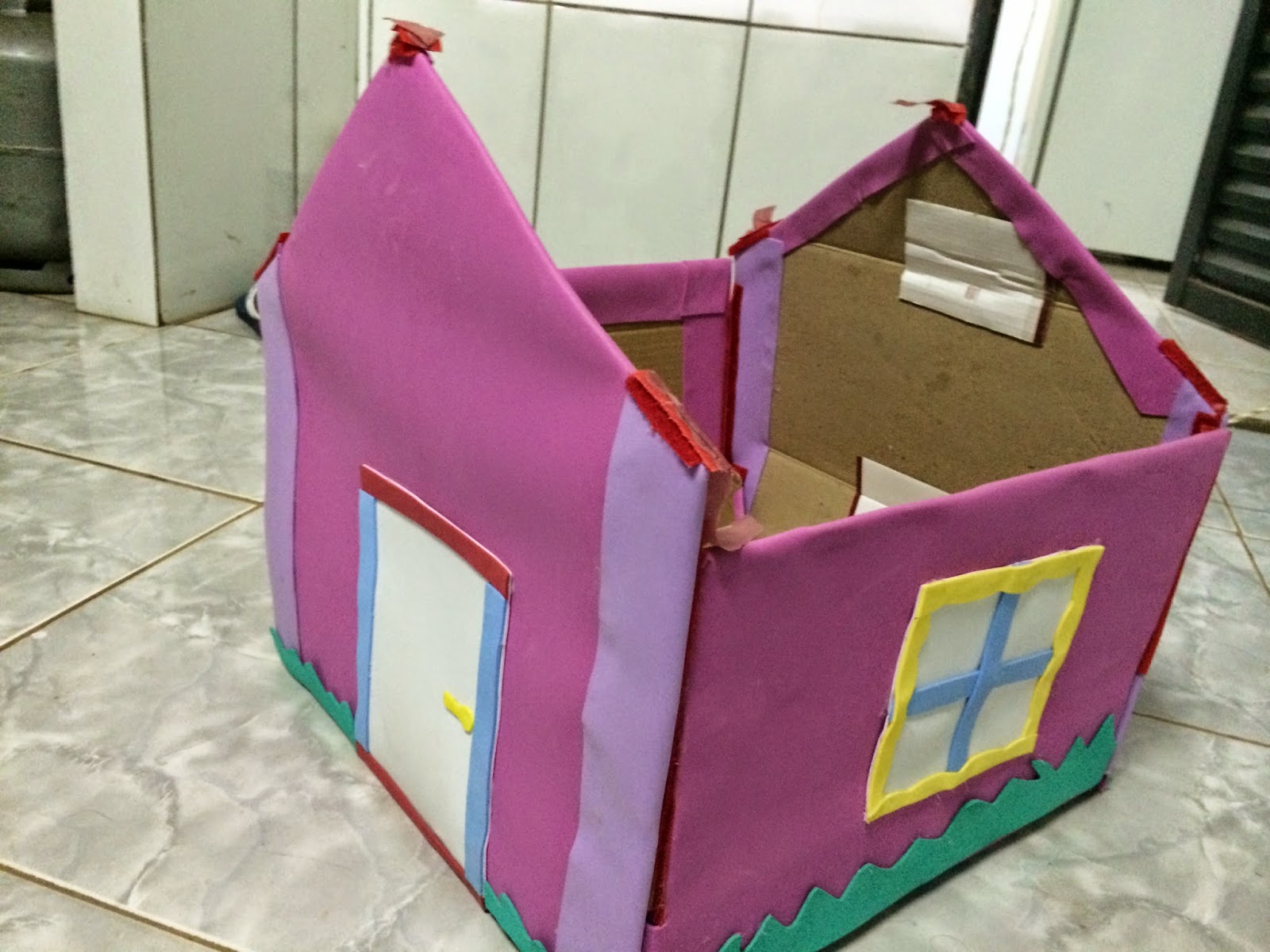 Tia Paulinha CASINHA EM EVA