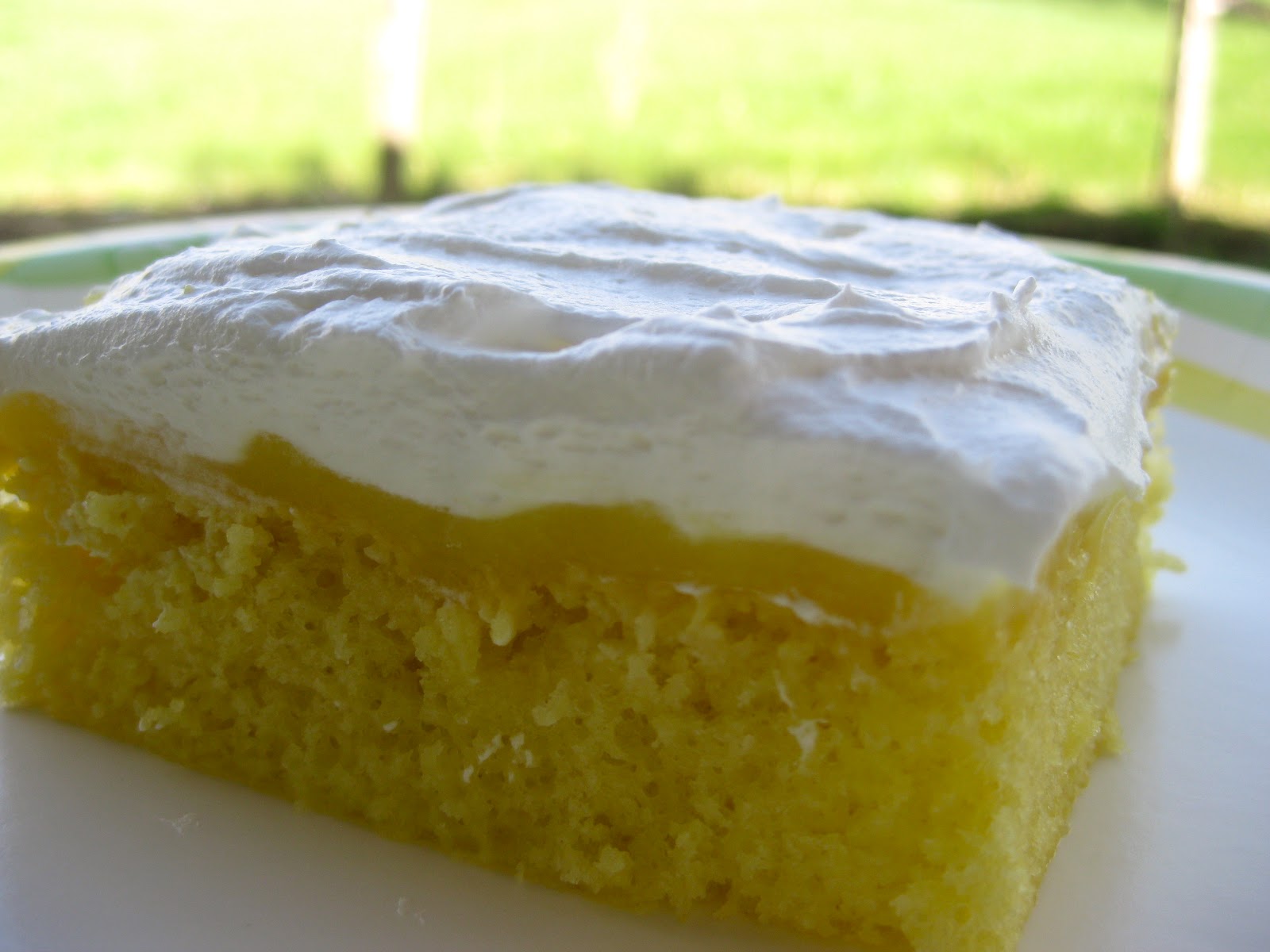 Лимонный торт в суффиксе полного. Лимонный торт. Лимонный пудинг. Домашний торт с лимоном. Песочный торт с лимоном.