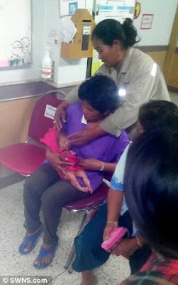 Kejam! Bayi Ini Ditusuk 14 Kali dan Dikubur Hidup-Hidup, Ditemukan Masih Hidup Keadaanya Miris Kejam! Bayi Ini Ditusuk 14 Kali dan Dikubur Hidup-Hidup, Ditemukan Masih Hidup Keadaanya Miris