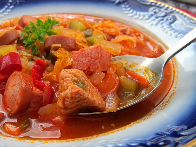 Айнтопф с квашеной капустой и копченостями