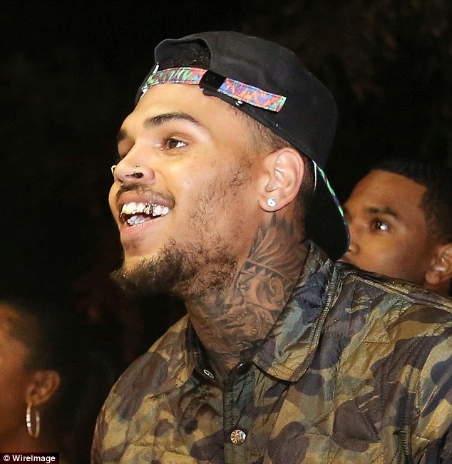 Kunnies Blog: Chris Brown's bizzare new nose ring