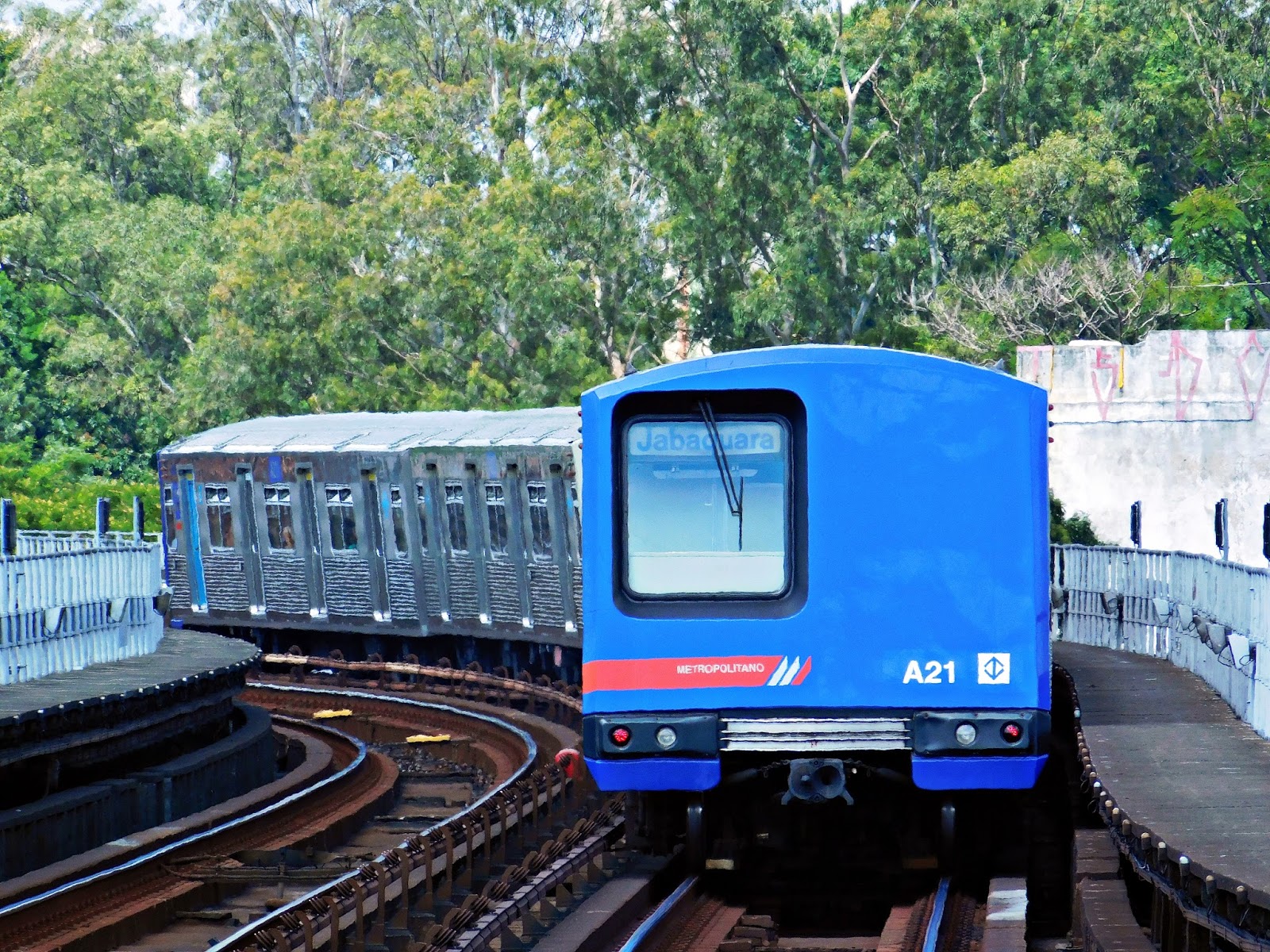 História dos trens do metrô SP