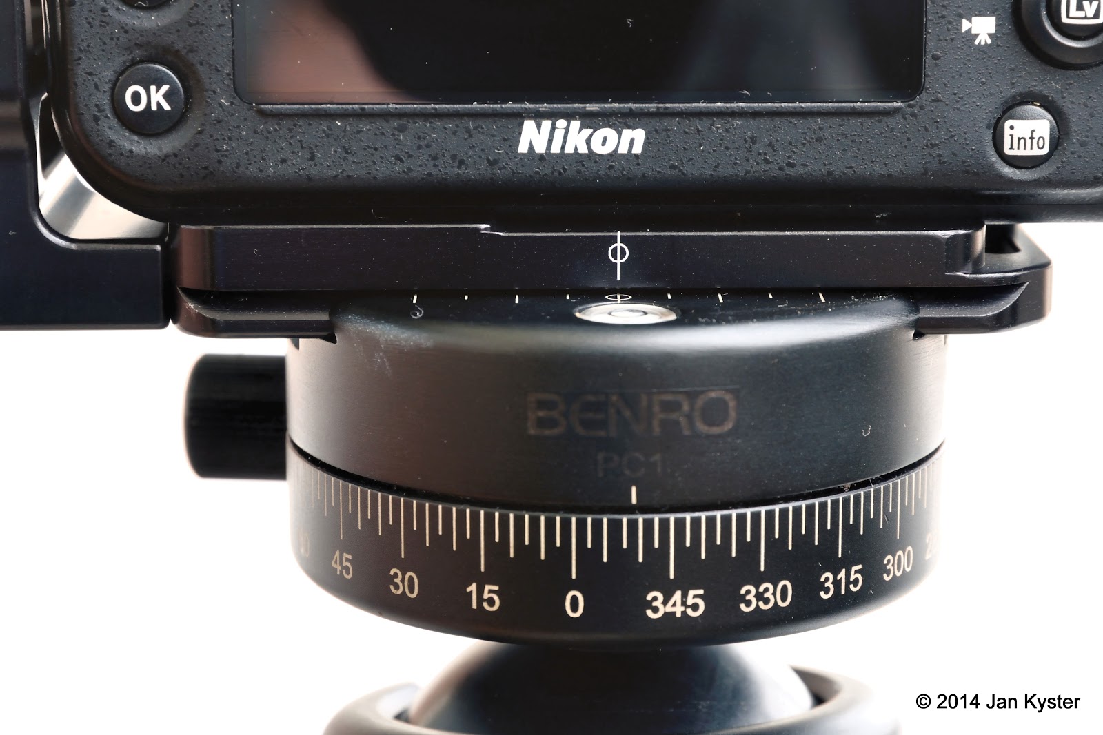 Hejnar ND800 MLB attached on Nikon D800 base plate center mark detail
