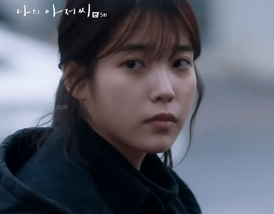 나의 아저씨 무표정 아이유.gif | 인스티즈