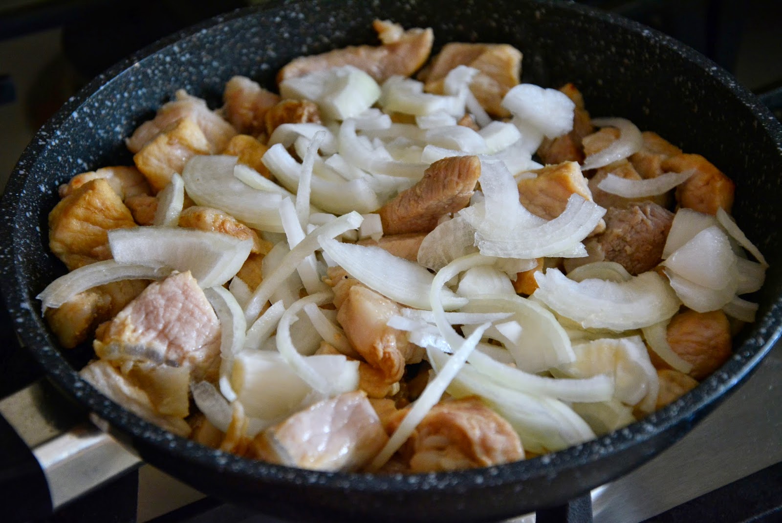 Тушеные галушки с мясом