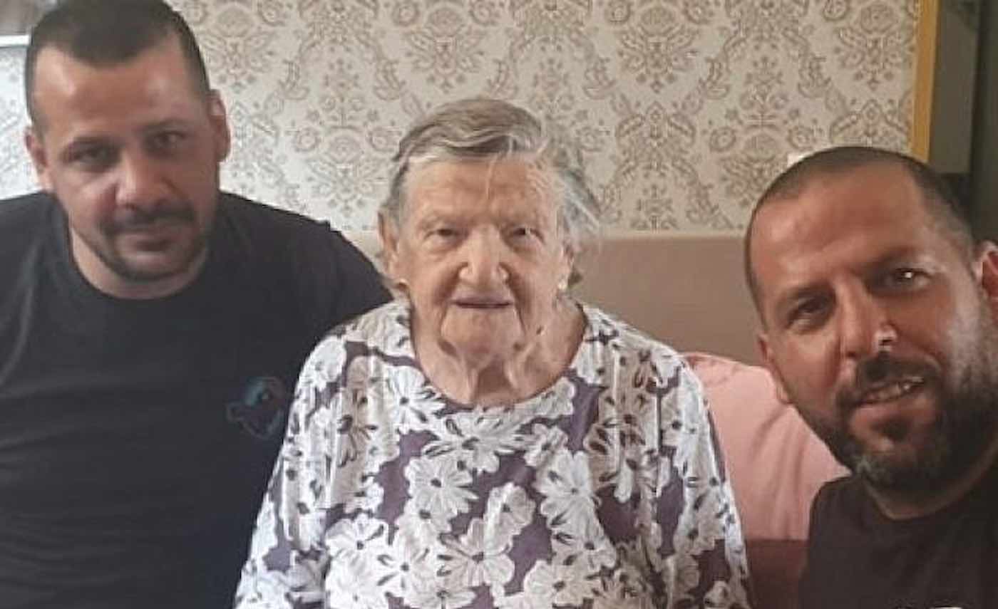 Arab Plumbers Didn't Charge Israeli Woman Upon Learning She's A Holocaust Survivor Arab Plumbers Didn't Charge Israeli Woman Upon Learning She's A Holocaust Survivor
