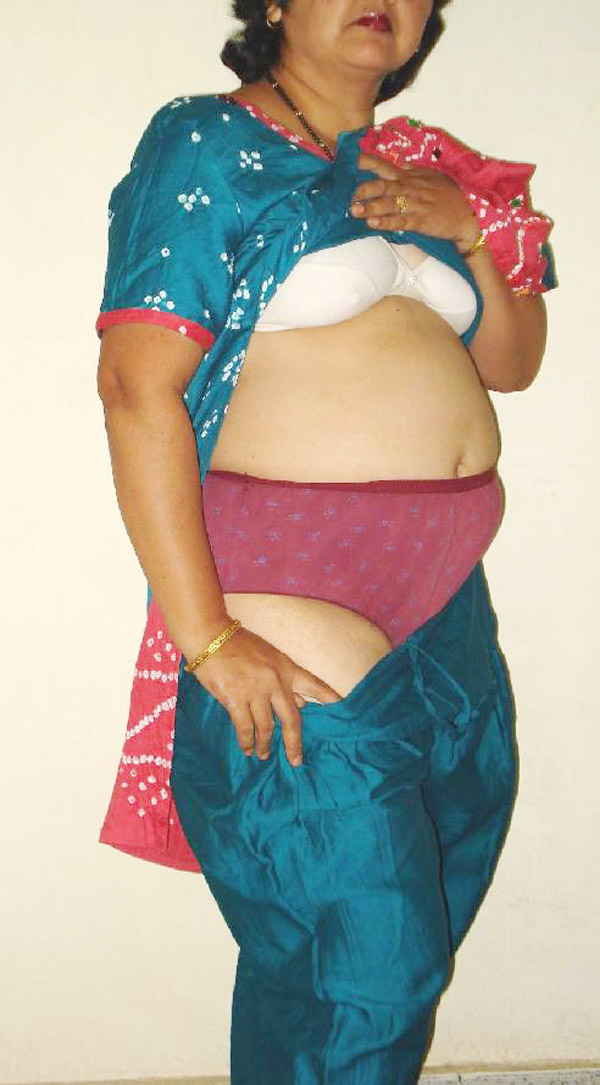 Desi Hairy Pussy: Masala Randi Dress Changing Nangi Image