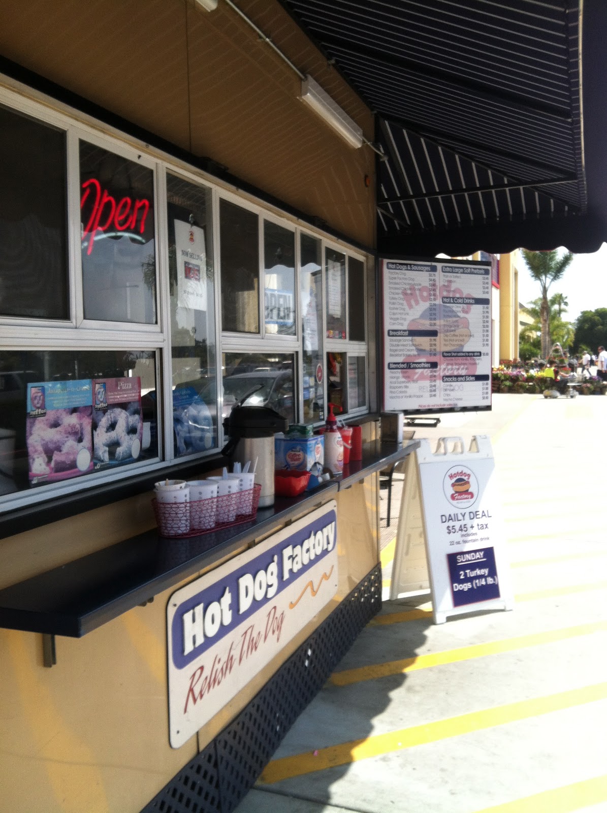 Rick's Ventura Hot Dog Factory, Ventura