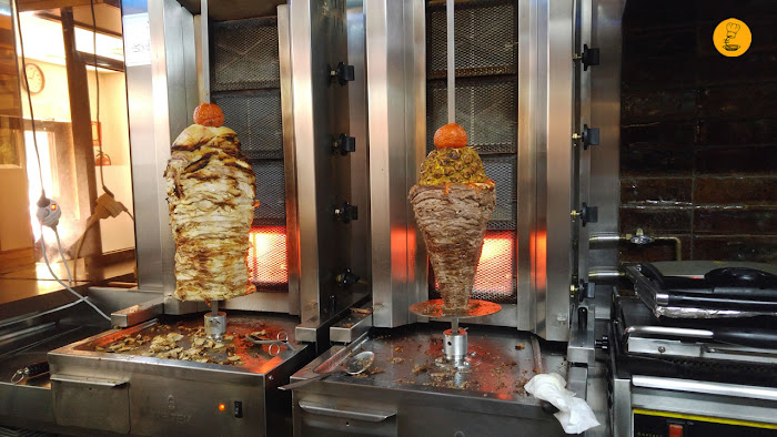 Pilas de carne en Yunie, mejores kebab Madrid, kebab Madrid, Yunie Kebab