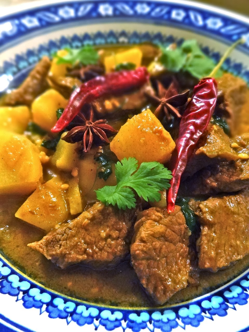 Scrumpdillyicious: Massaman Beef Curry: A Thai Culinary Classic