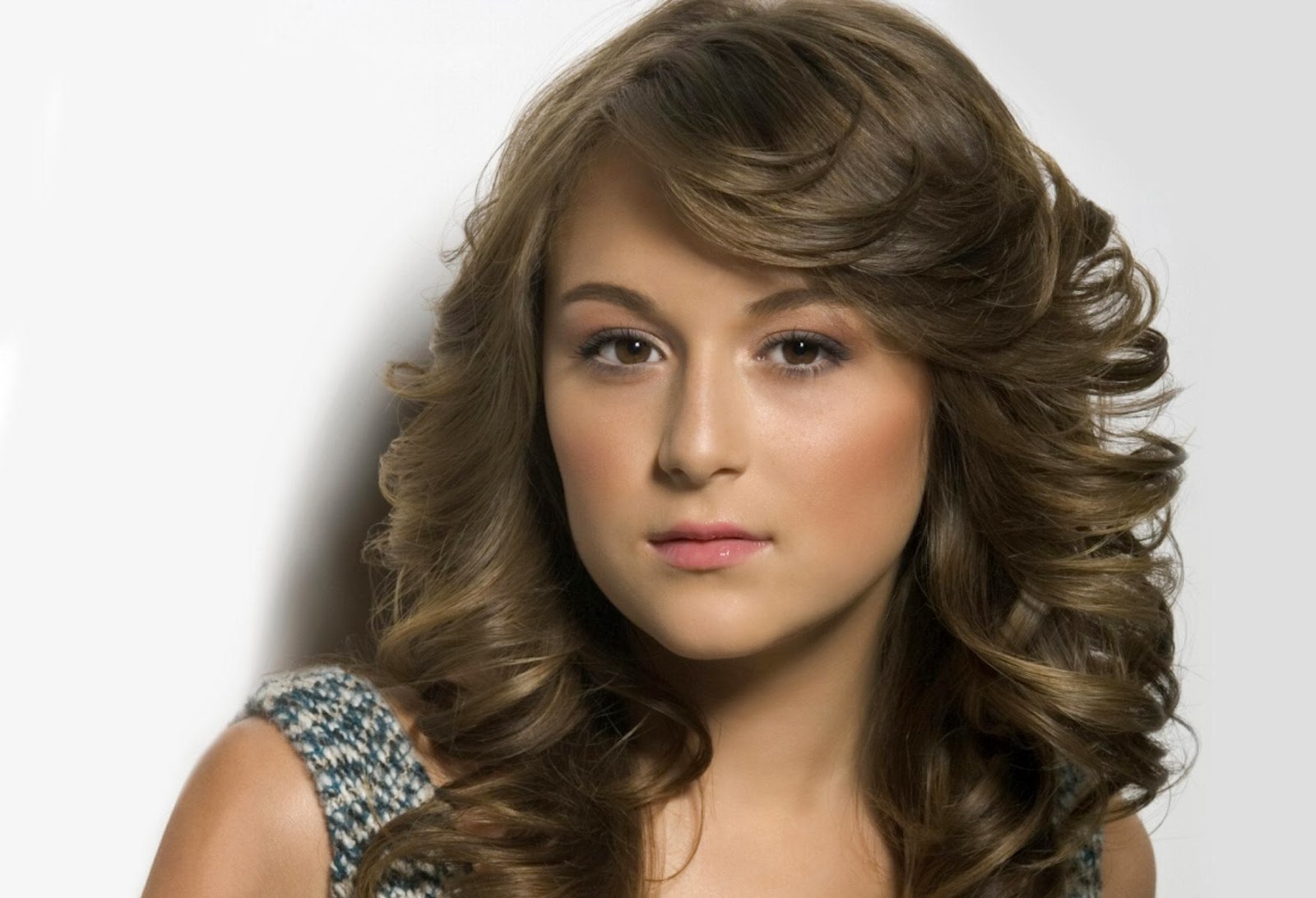 Alexa Vega HD Wallpaper | Filmi Duniya