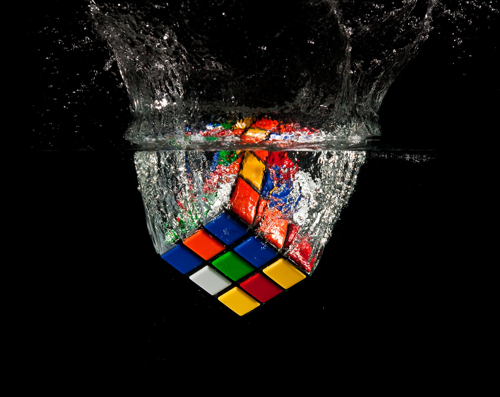 Кубик рубика воде