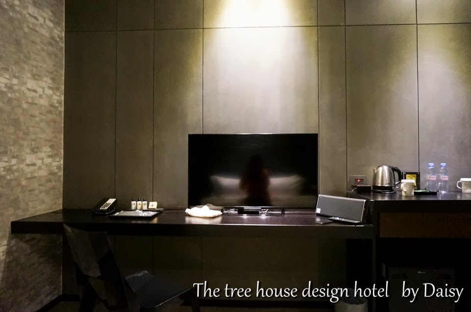::高雄住宿:: 六合夜市旁‧高雄樹屋設計旅店‧The tree house design hotel