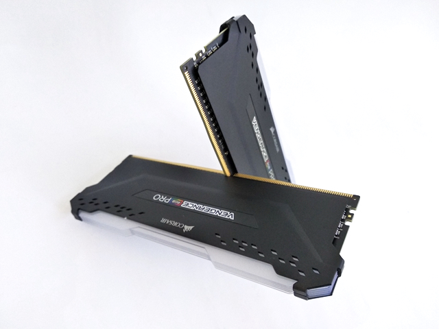 【那些年當海盜的記憶是彩色的】Corsair VENGEANCE RGB PRO 8GBx2 DDR4 3200MH 雙通道記憶體開箱