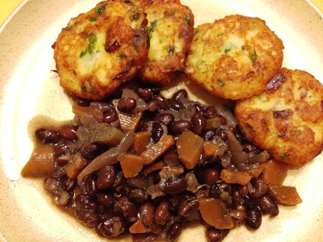 polpette di baccalà con contorno di fagioli neri