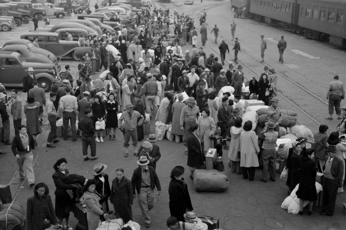 Japanese Relocation During WWII: 30 Heartbreaking Photos of Japanese ...