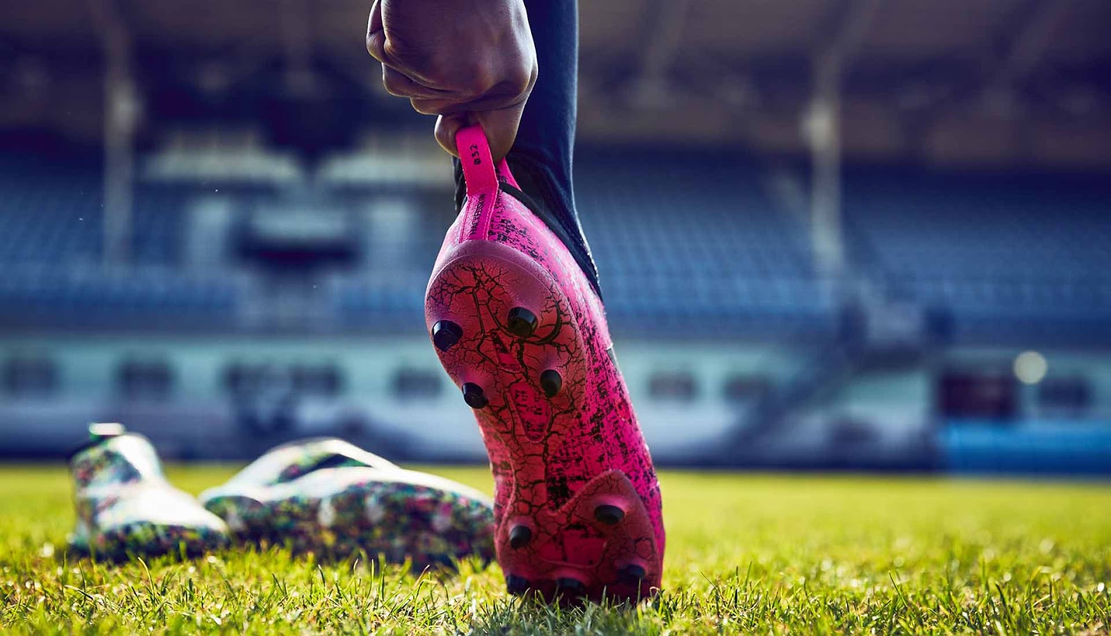 Poner la mesa pista Bangladesh Bold Electric Pink Adidas Glitch Hacked Skin Boots Revealed - Footy  Headlines