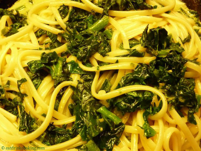 eatdrinkcooking: Pasta, Wurzelspinat, Knoblauch - pasta agli spinaci