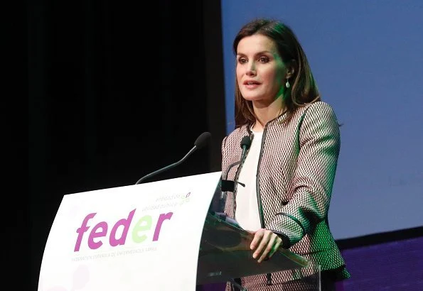 Queen Letizia wore Hugo Boss Keili Jacket and Meili Skirt, Letiza wore Prada shoes. Queen wore a Hugo Boss Keili Jacket and a Hugo Boss Meili Skirt