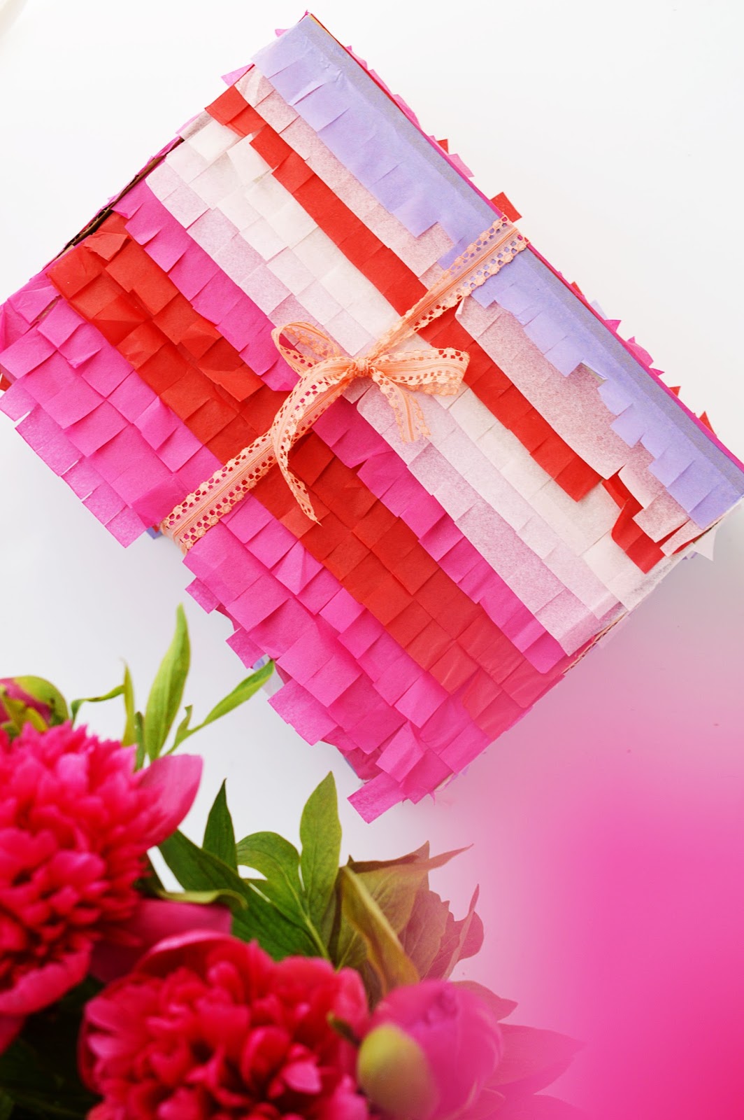 Surprise! DIY PINATA GIFT BOX Motte