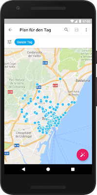 Ein Smartphone zeigt Google Trips