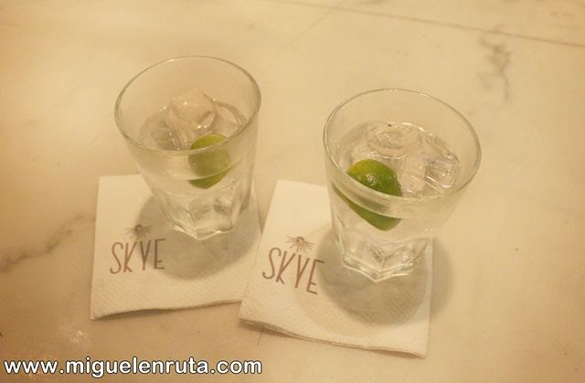 Gin-tonic-Skye-Bar-Yakarta