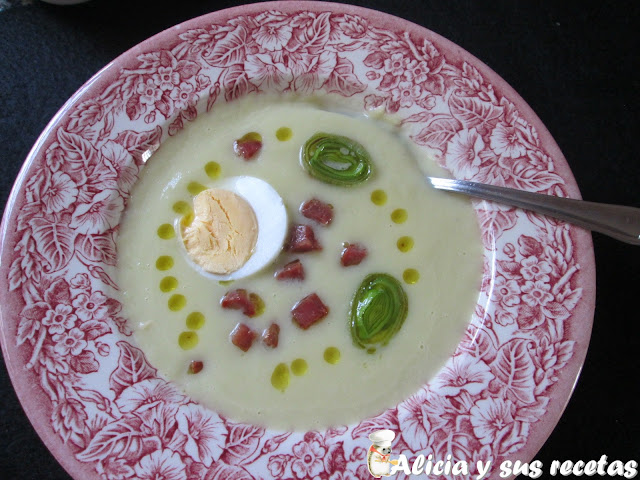 CREMA DE ESPÁRRAGOS BLANCOS CON SU GUARNICIÓN