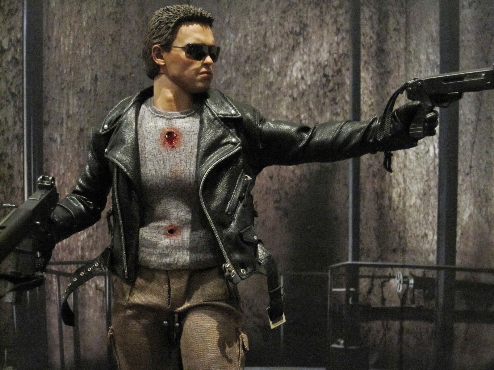 TekSushi™: Hot Toys MMS238 Battle Damaged Terminator Review
