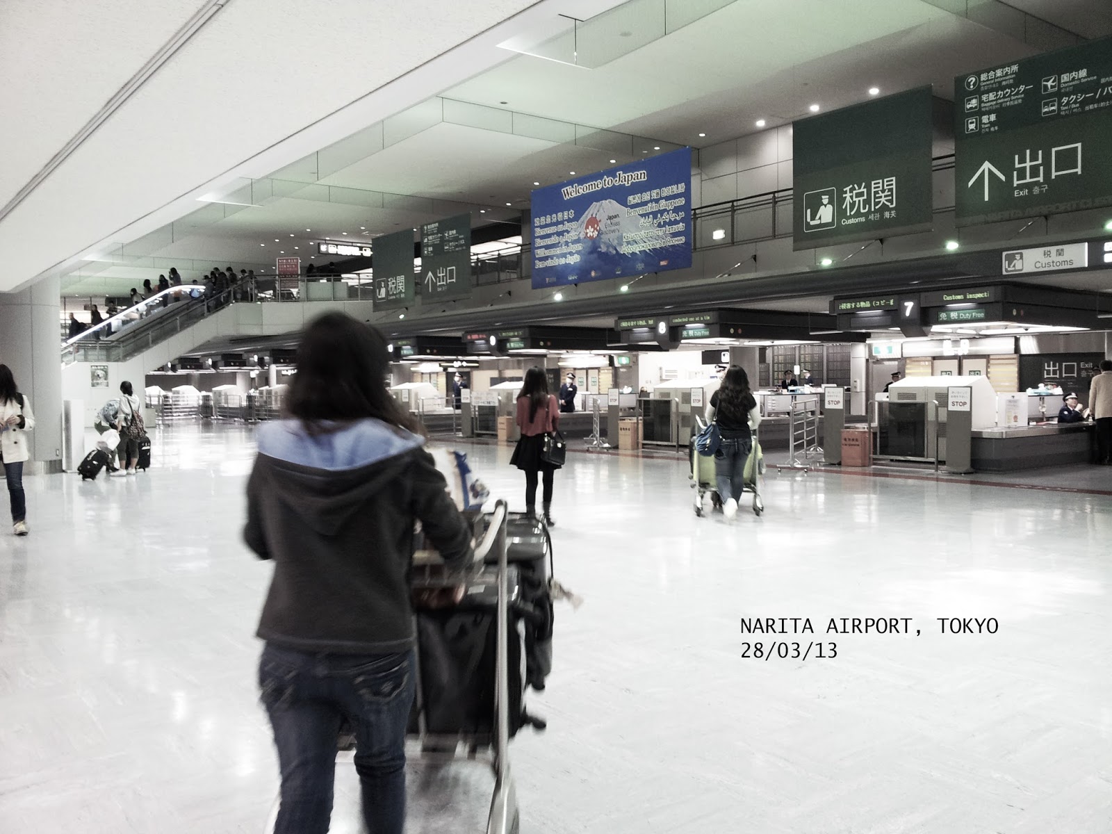 Аэропорт Пудонг Terminal 2. Аэропорт Пудонг Шанхай. Терминал 2 Шанхай аэропорт. Arrivals в аэропорту. Tokyo days