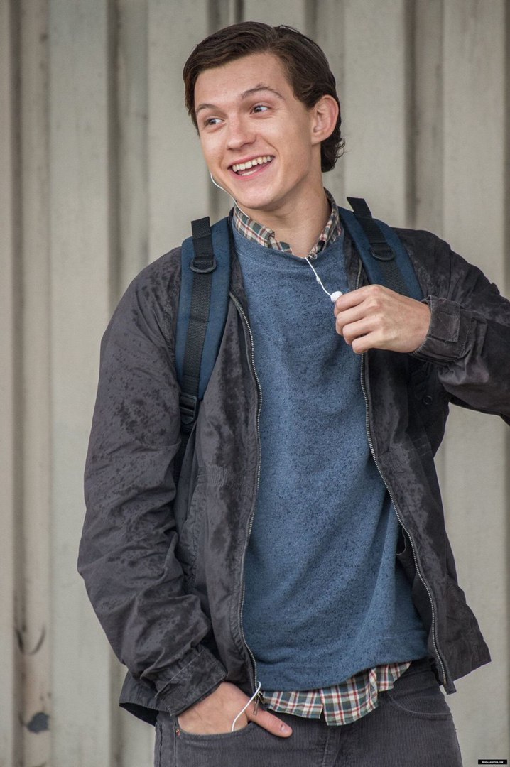 THE MALE CELEBRITY FAMOUS MALE PICTURE BLOG: Tom Holland Spiderman New Pics