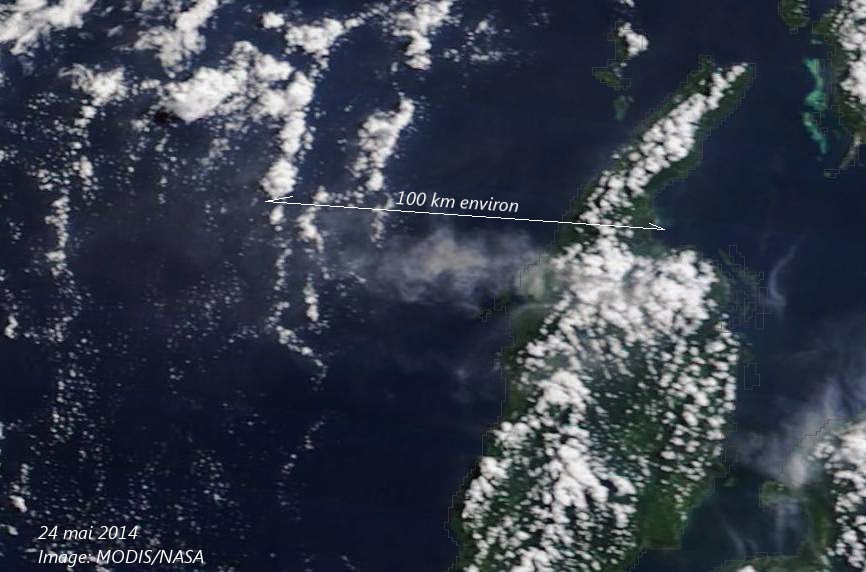 Le panache de cendres du volcan Dukono, 24 mai  2014