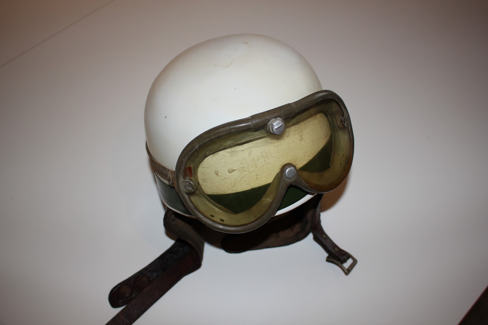 Unser Flohmarkt Alter Motorradhelm mit Brille