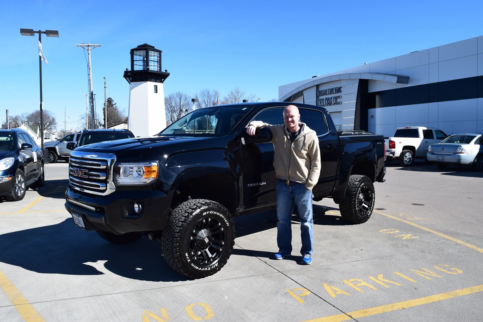 Everest Lifted Trucks Joe Walter With His New Canyon
