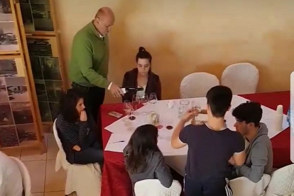 Liceali alla scoperta del vino: produzione e degustazione