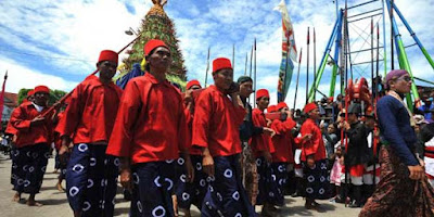 Tradisi Unik Lebaran di Berbagai Daerah di Indonesia Tradisi Unik Lebaran di Berbagai Daerah di Indonesia