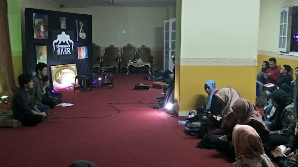 Rumah Budaya Akar Adakan Proyek Penghancuran Ingatan Rumah Budaya Akar Adakan Proyek Penghancuran Ingatan