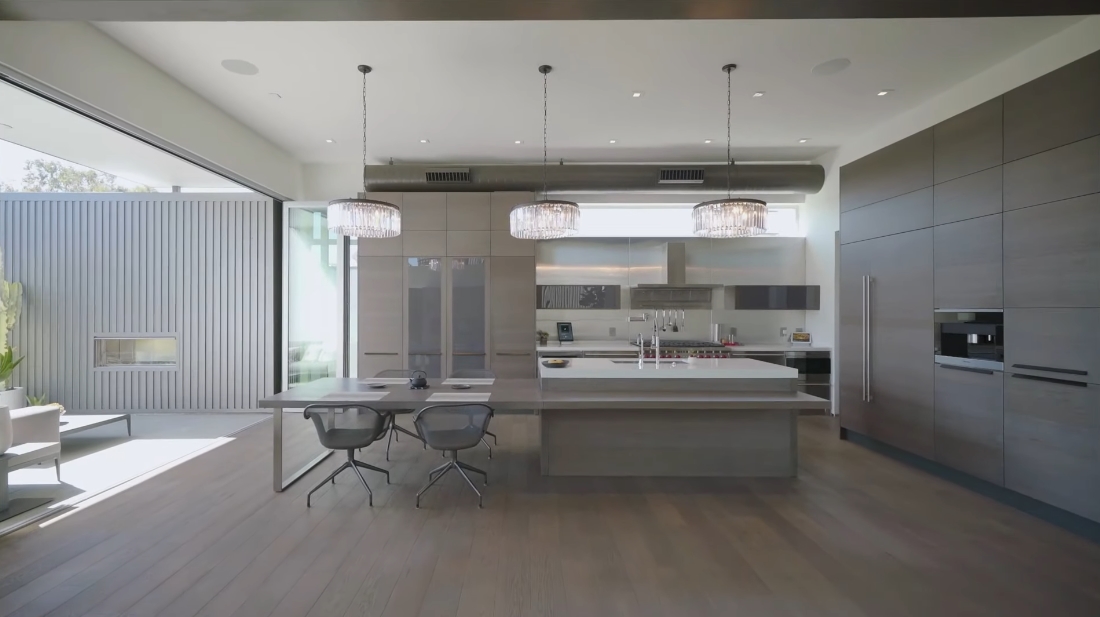 Tour 248 Bernard Ave, Venice, CA vs. 33 Interior Design Photos