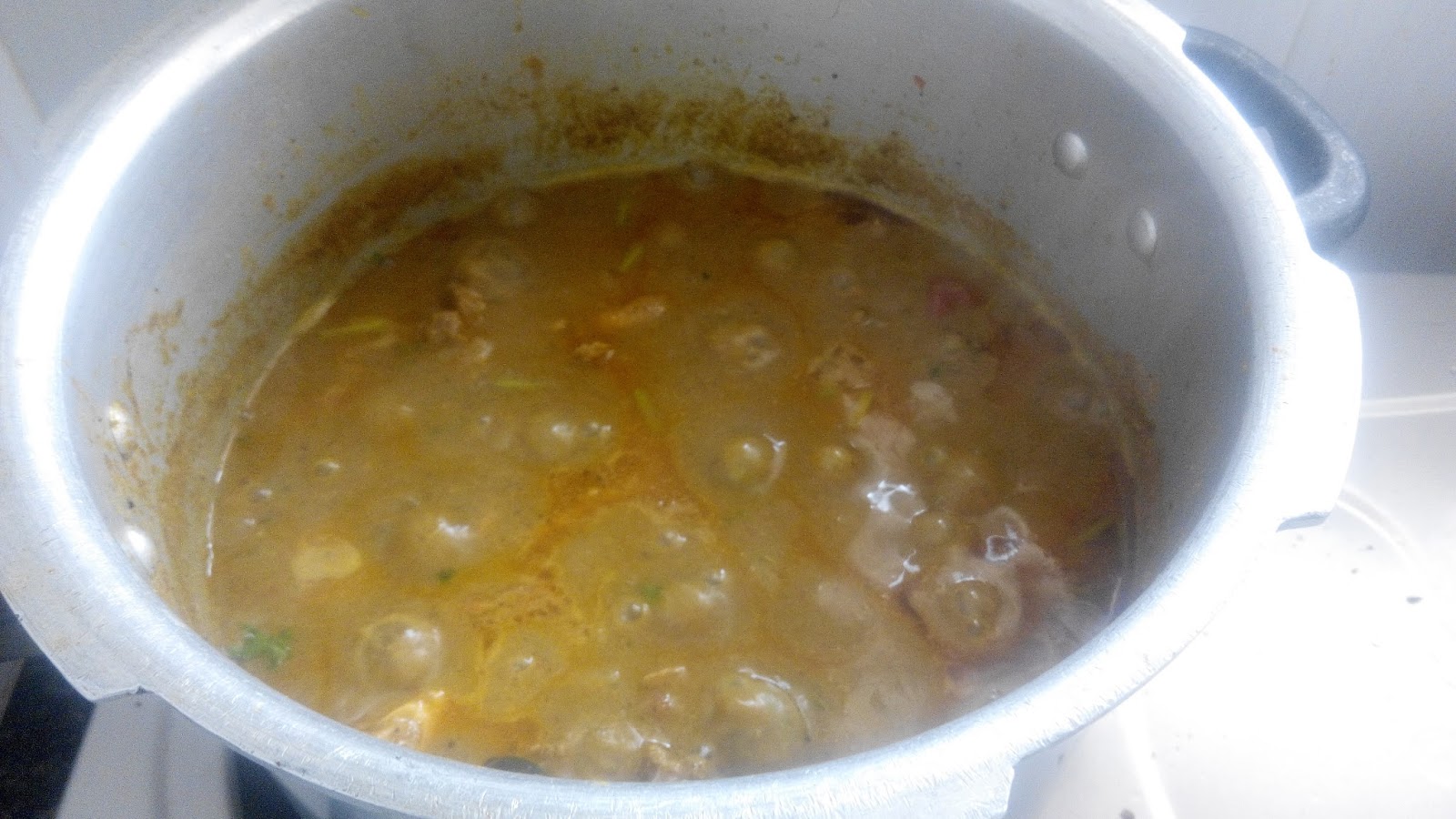 KARAIKUDI CHICKEN KUZHAMBU / CHICKEN GRAVY