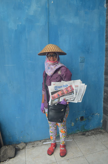 Kisah HANI...Dulu Sering Dihina dan Dianggap Rendahan, Sekarang Penjual Koran ini Tampil Modis Kisah HANI...Dulu Sering Dihina dan Dianggap Rendahan, Sekarang Penjual Koran ini Tampil Modis