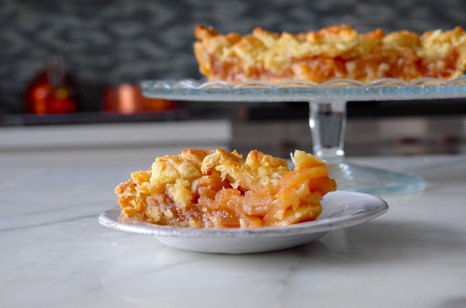 CAKE ON THE BRAIN LEAFY ELSTAR APPLE PIE WITH ALLBUTTER CRUST