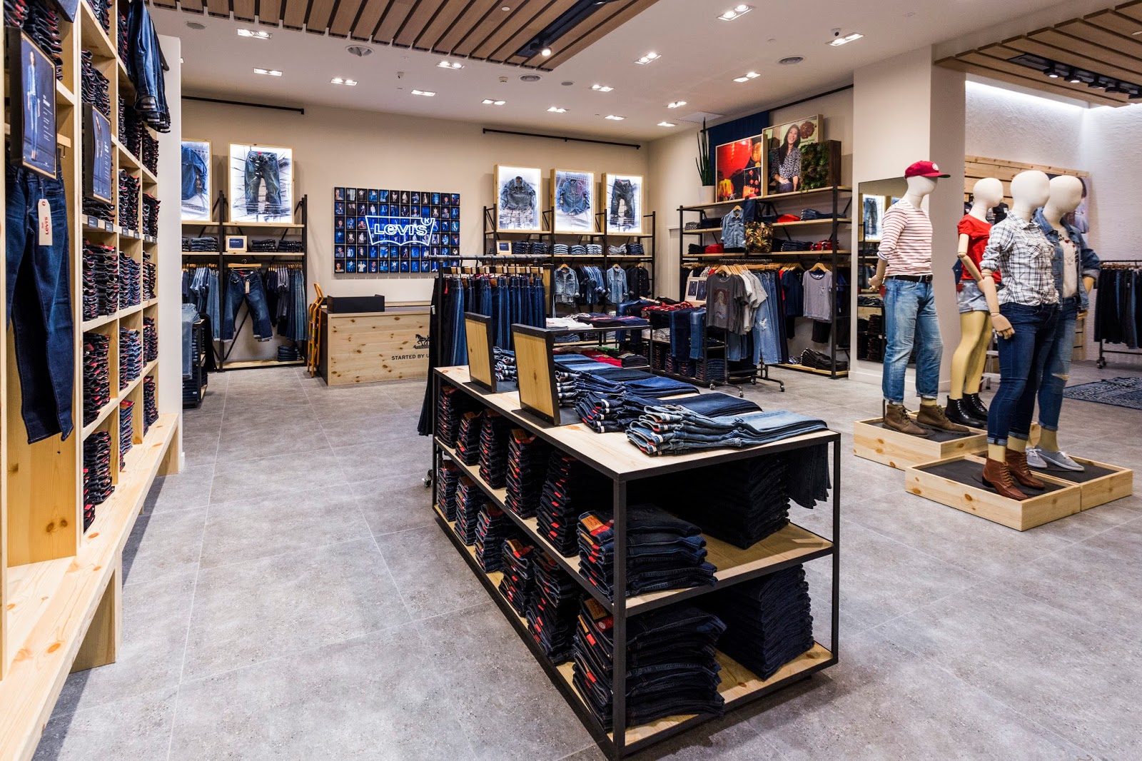 levis in pavilion