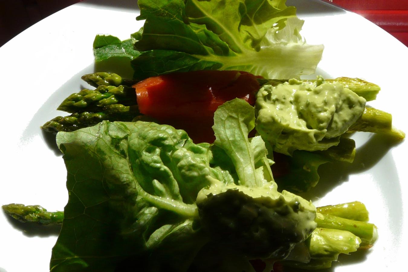 Kulinarische Welten zu Fisch und Meeresfrucht Grüner Spargel mit