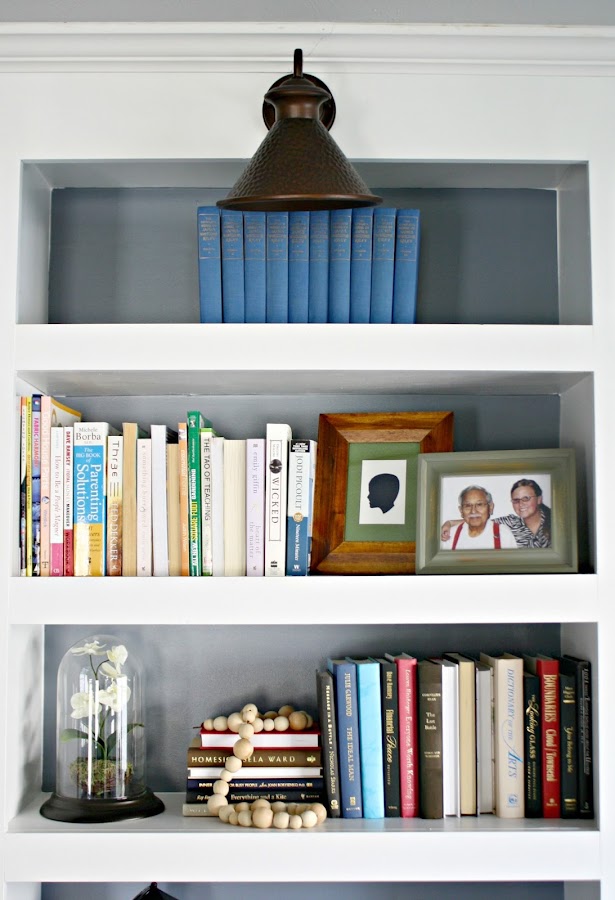 Decorating bookshelves