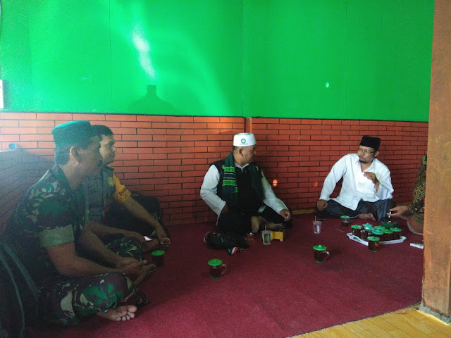 Babinsa Sribit Komsos Dengan Toga