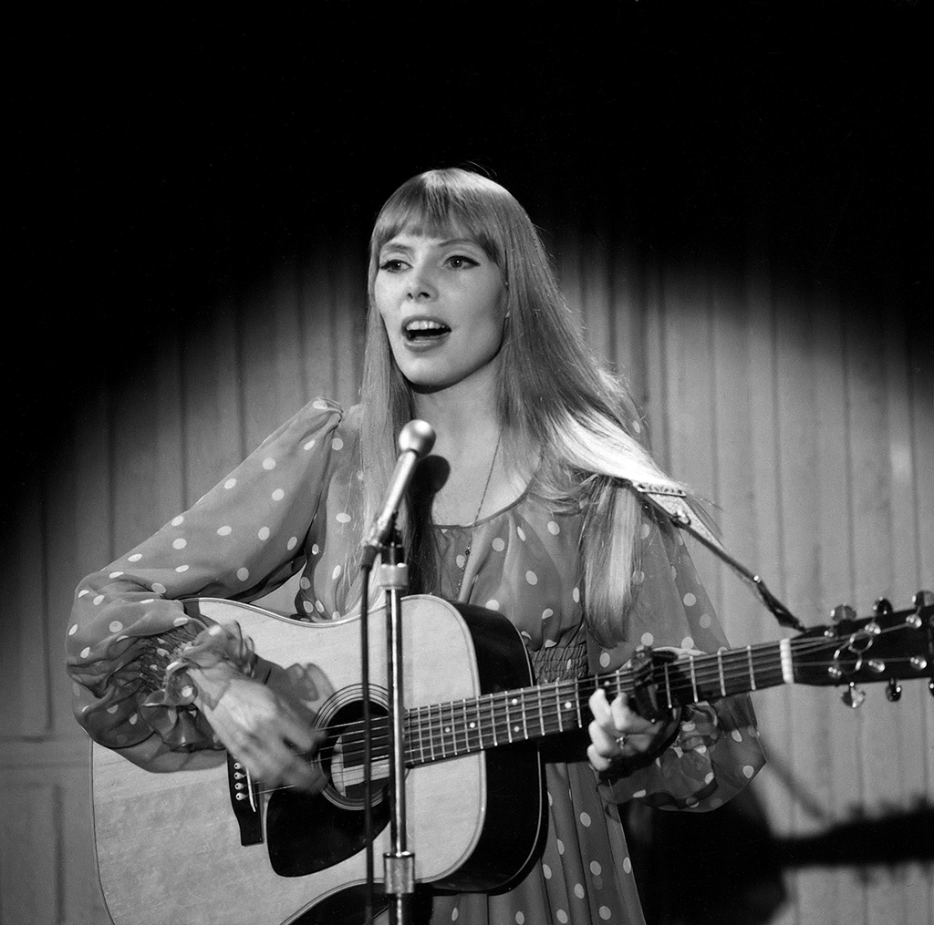 Style Icon Joni Mitchell The Front Row View