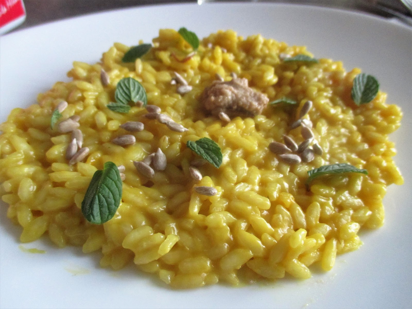 RISOTTO WITH SAFFRON, WHITE TRUFFLE SAUCE AND MINT Risotto allo