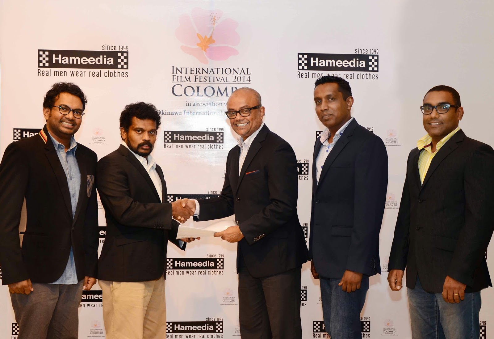 Standing from left to right - Vimukthi Jayasundara, Film Director; Asoka Handhagama, Director, IFFC; Fouzul Hameedia, Managing Director, Hameedia; Yasotharan Paramanantham, Head of Retail Sales and Marketing, Hameedia; and Ramasamy Balakumar; Manager Advertising and Promotions, Hameedia