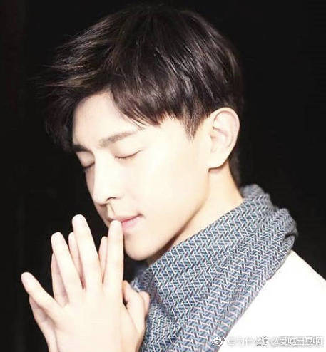 NETIZENS TEASE DENG LUN AND HUANG XUAN FOR THEIR SMALL CHUBBY HANDS ...